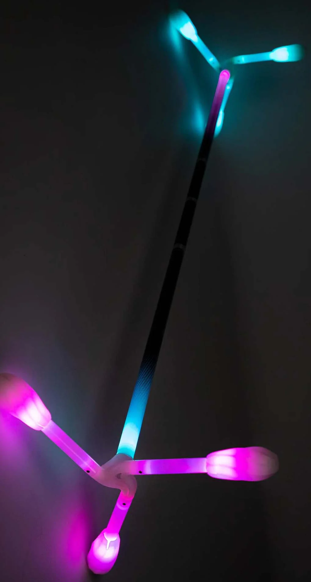 LED Dragon Staff Break Down (threeworlds)